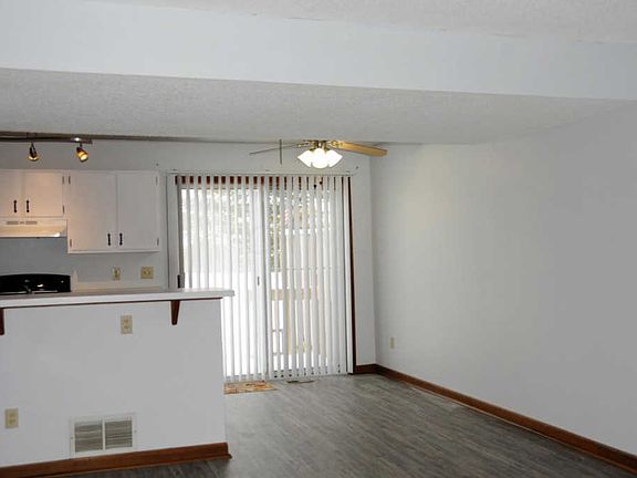 3rd image of 5093 Singleton Dr #35B