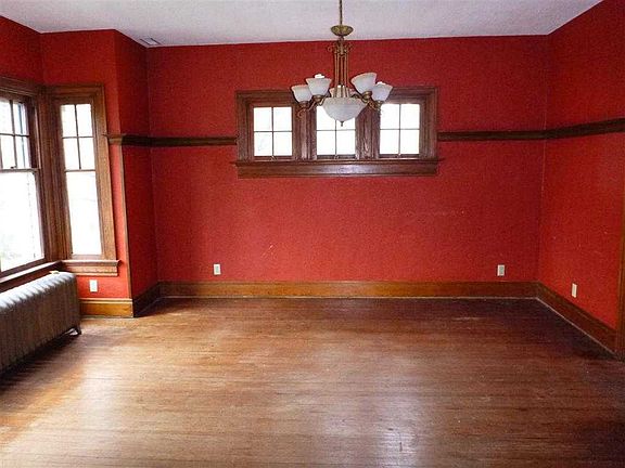4th image of 1651 Aero Ave