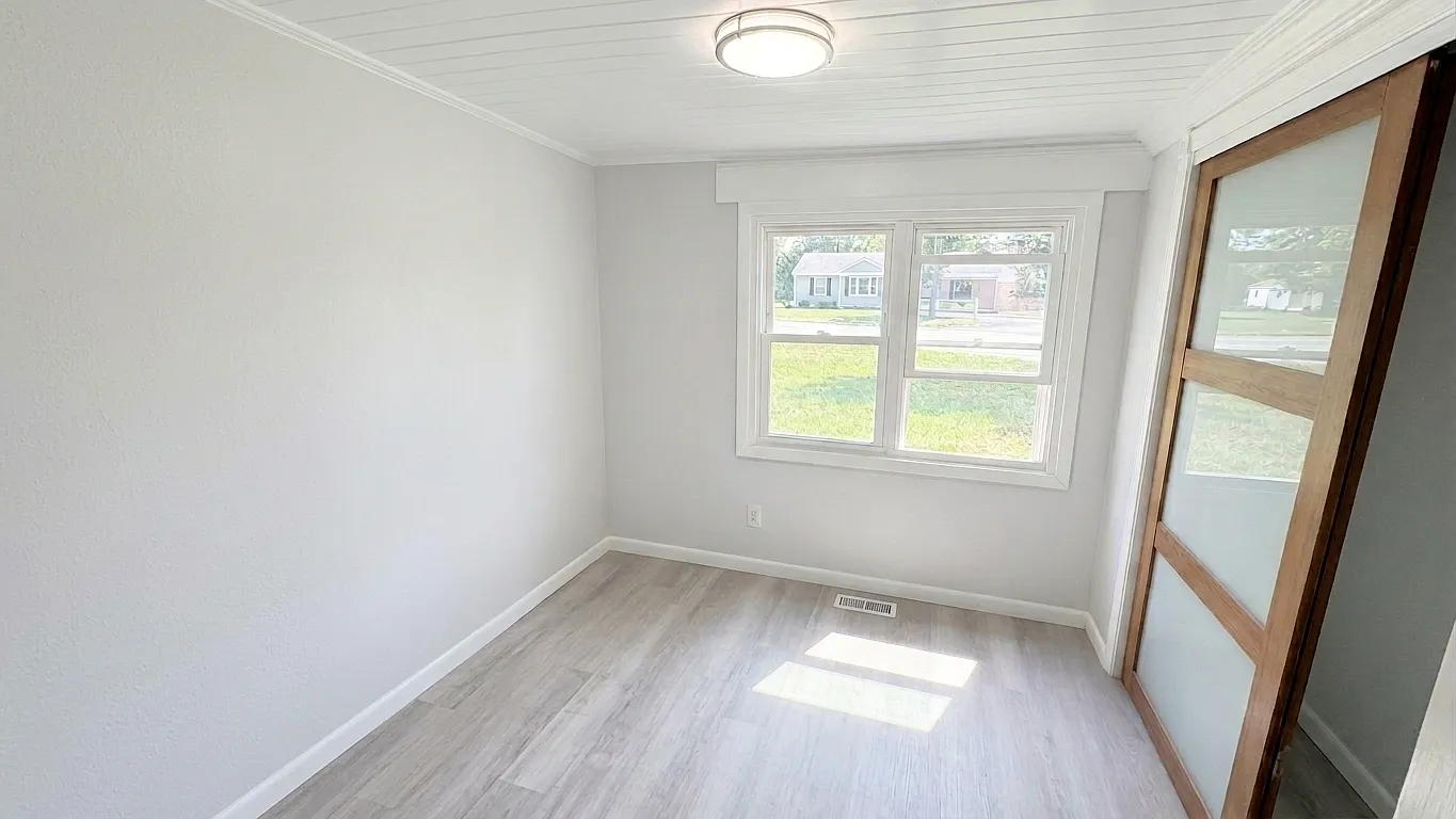 3 bed, 1050 sqft, $1,700 — Photo 4