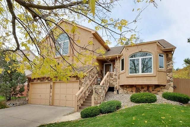 Beautifully updated & maintained stucco & stone home in D20 