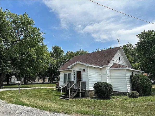 102 Red Store St, Westville, IL 61883