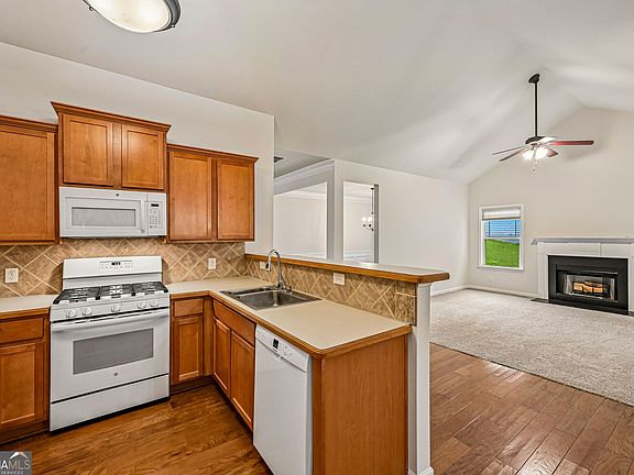 2nd image of 261 Potomac Dr