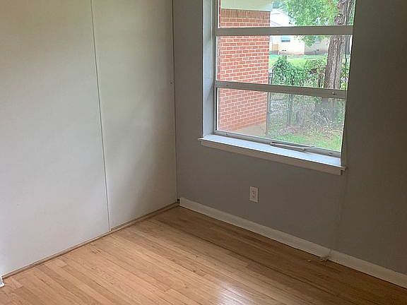 5th image of 919 Lynda Ln