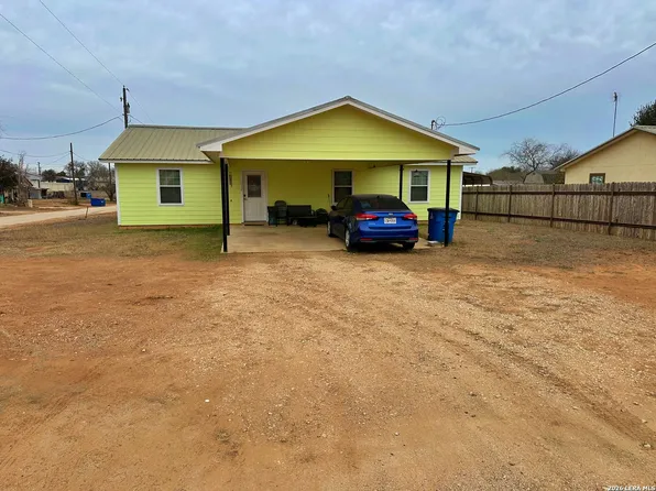 279 Edwards Ave, Charlotte, TX 78011