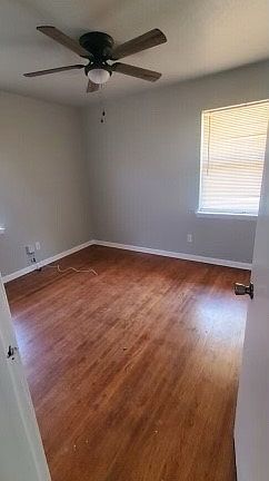 4th image of 2824 Lakeside Dr