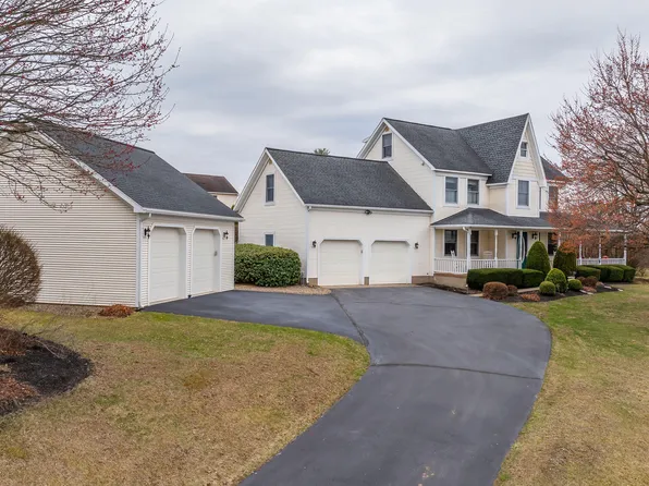 3020 Woods Edge Dr, Bloomsburg, PA 17815