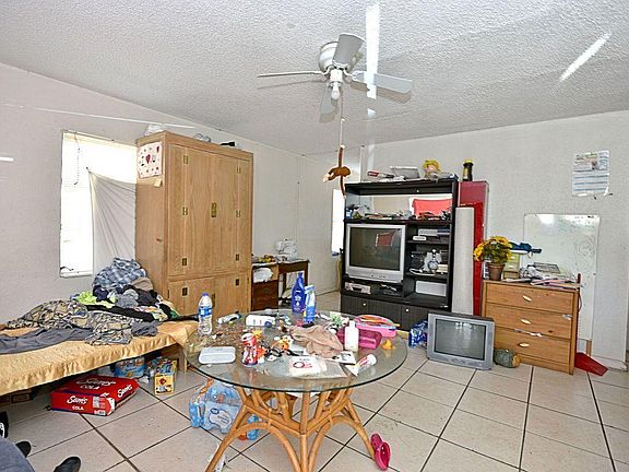 5th image of 3927 Holden Ln