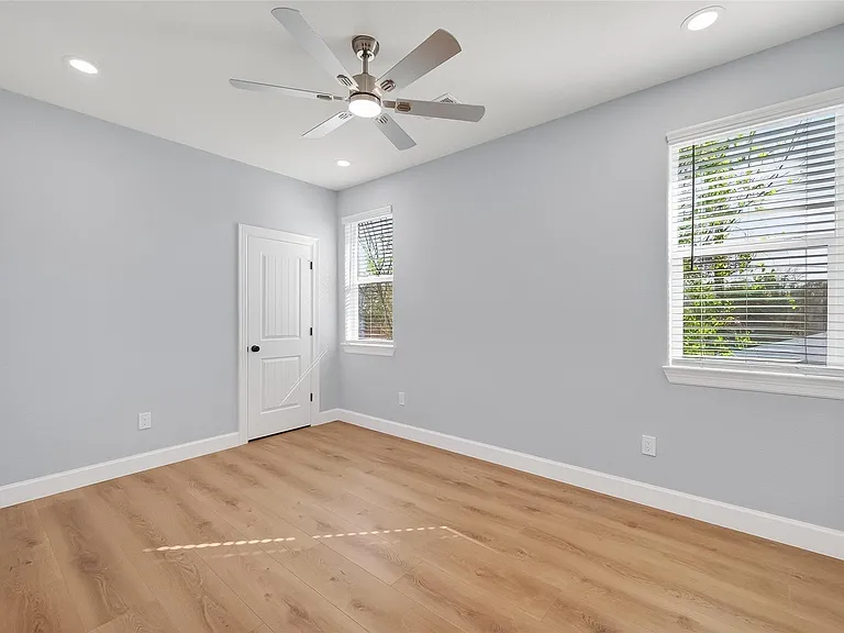 3344 Sanders St — Photo 45