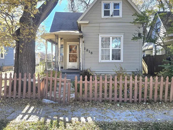 1215 SW 5th St, Topeka, KS 66606