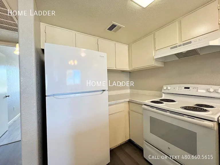 4957 S Park Ave #201 — Photo 6