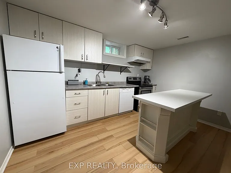 73 Roxborough Rd #LOWER — Photo 5
