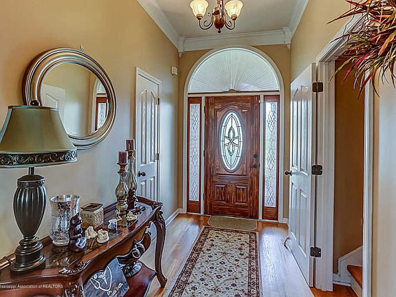 2nd image of 4825 Spike Ln