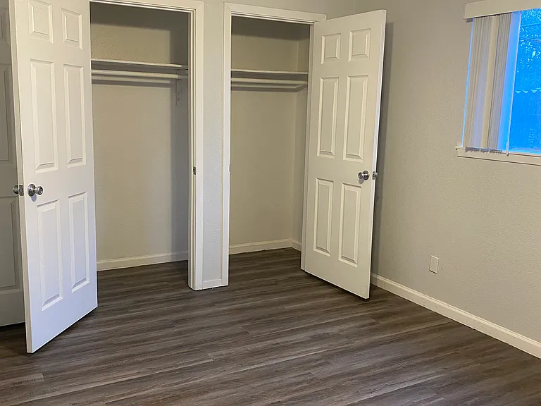 New Riviera Apartments — Photo 25