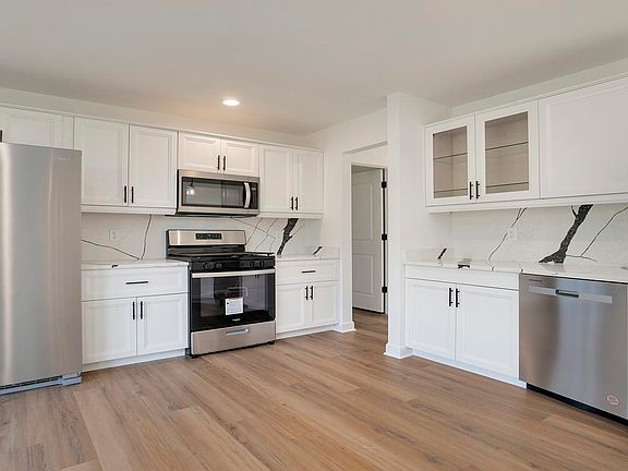 4th image of 5048 Vail Dr