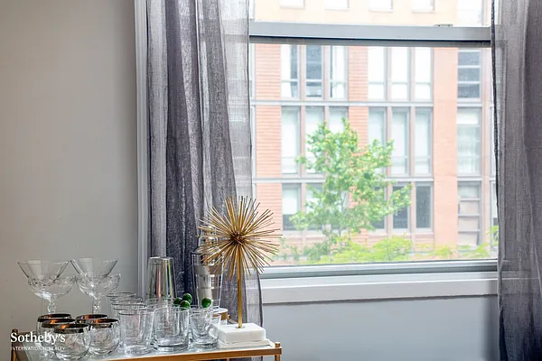 Sold by Sotheby's International Realty | media 11