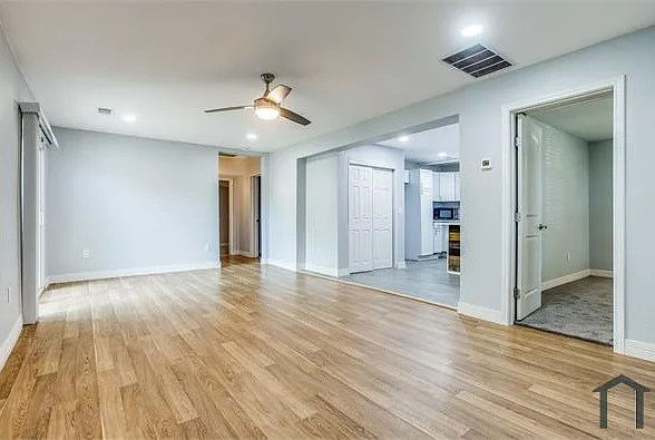 902 Clark St — Photo 4
