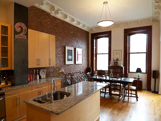 Rented by City Connections Realty | media 8
