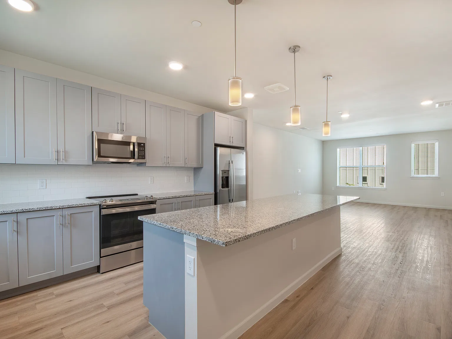 3 bed, 3.5 bath, 1897 sqft, $2,780 — Photo 2