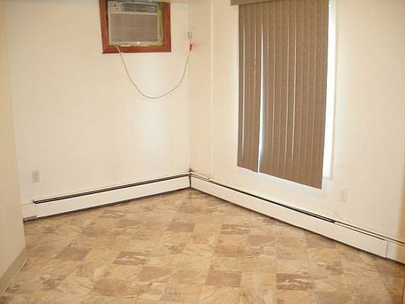5th image of 188 Winona St
