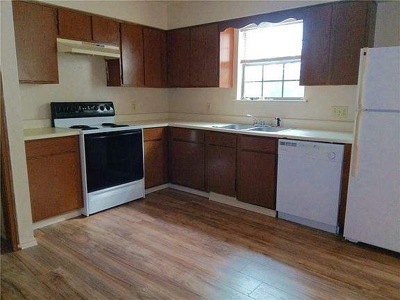 5th image of 726 Schmitz Ave APT 1