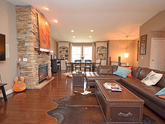 3rd image of 2554 Meadowmar Ln