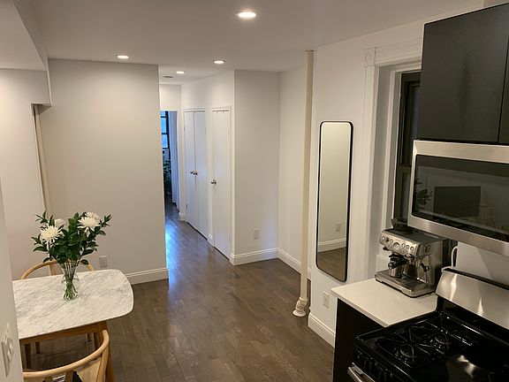 4th image of 242 Mulberry St APT 2