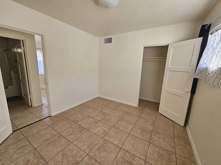1934 E Adams St #1 — Photo 11