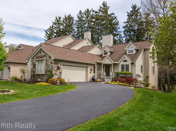 4524 Glen Eagles Dr, Brighton, MI 48116