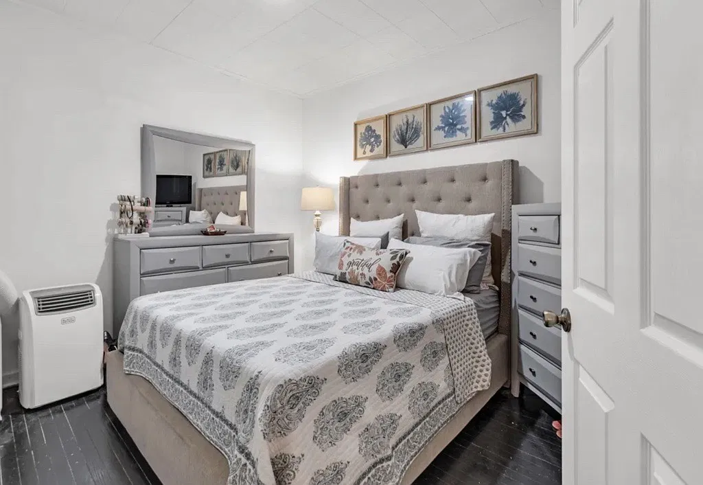 2 bed, 1200 sqft, $2,299 — Photo 4