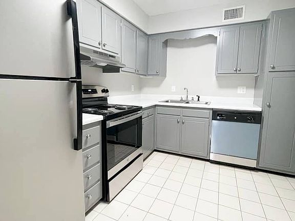 3rd image of 941 Pocahontas Dr APT 23