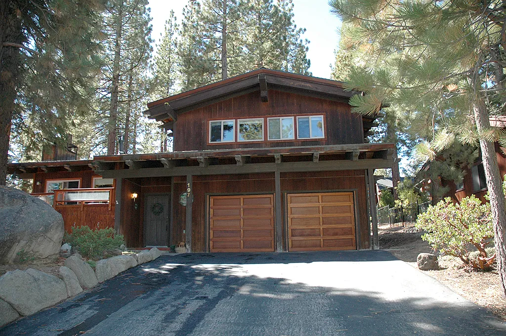 3 bed, 2.5 bath, 1942 sqft, $3,300 — Photo 1