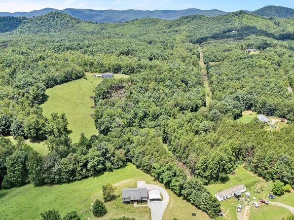 455 Twin Creeks Dr, Ferrum, VA 24088