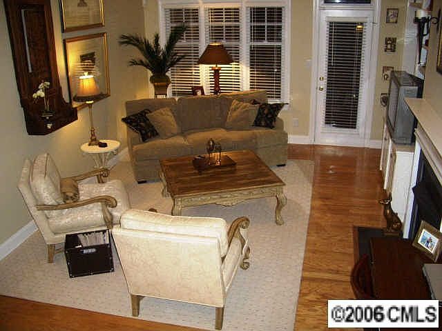 LR w gas FP, cathedral ceilings, srnd sound (speakrs in place) design painted