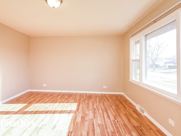 3rd image of 19809 Brook Ave