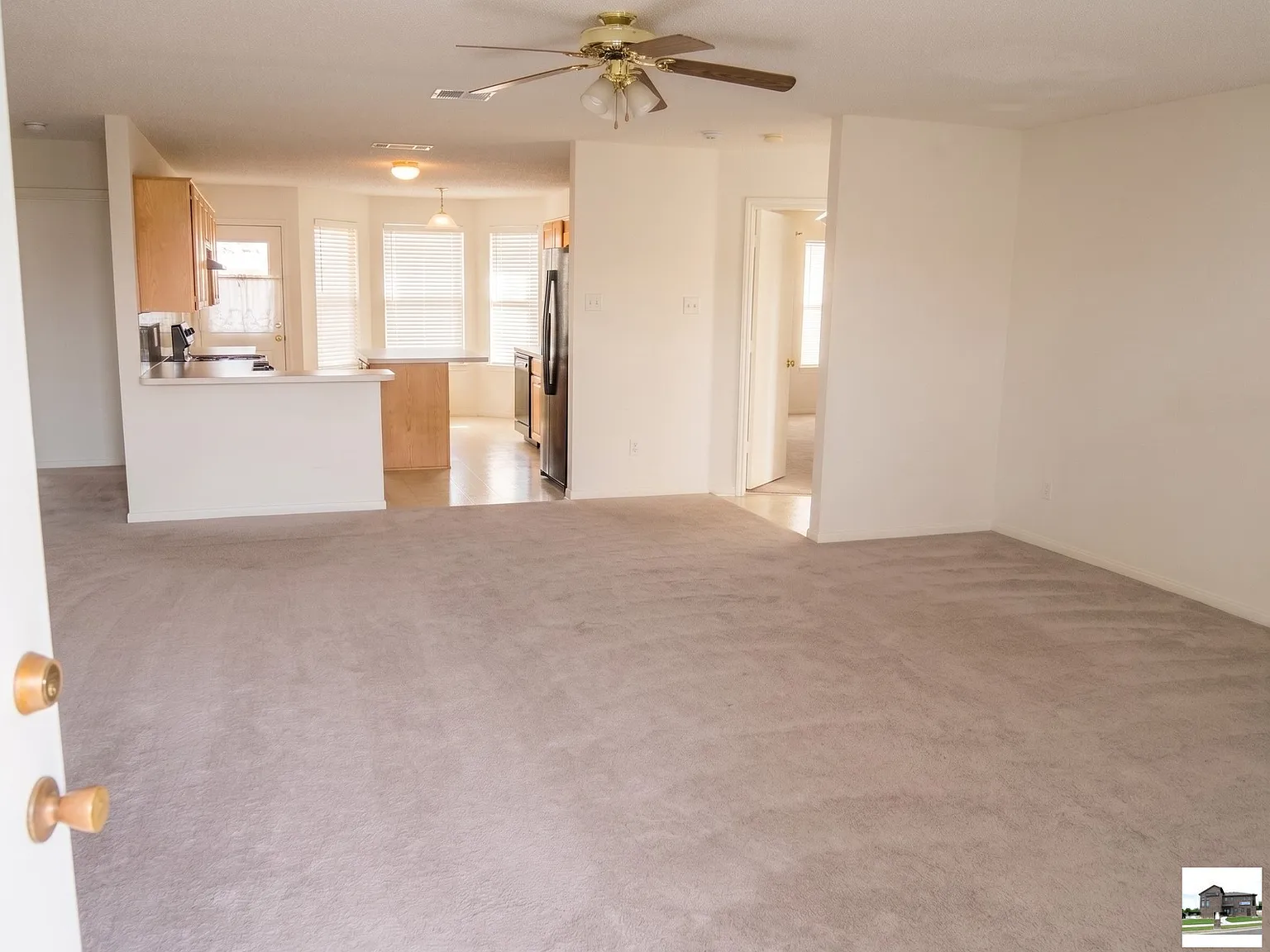 4 bed, 2.0 bath, 1581 sqft, $1,200 — Photo 3