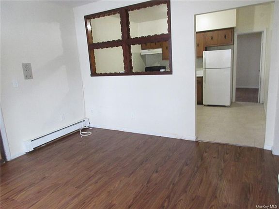4th image of 3489 Lexington Ave #1