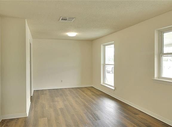 5th image of 422 Holmes Blvd
