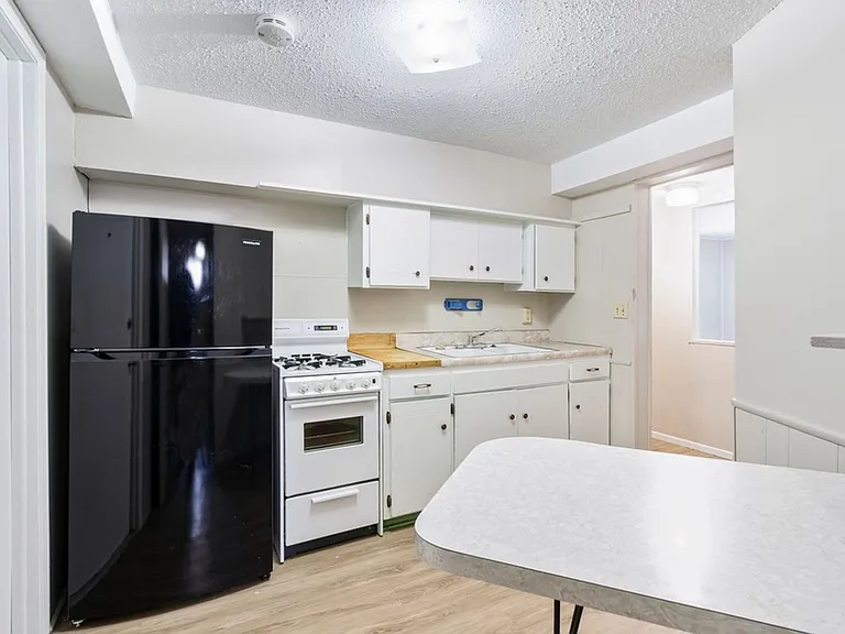 2314 Walnut St — Photo 4