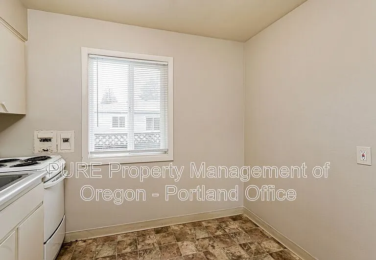 7016 N Amherst St — Photo 11