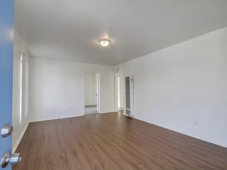 891 Elm Ave — Photo 8