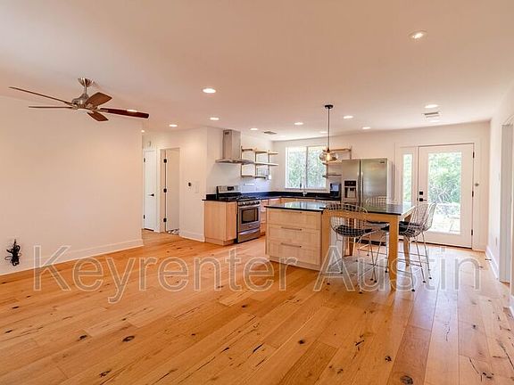 4th image of 1423 Broadmoor Dr