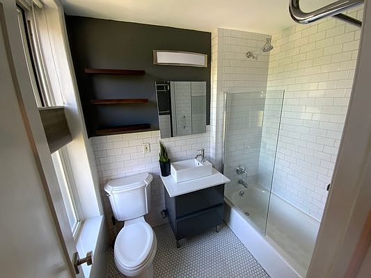 2nd image of 207 Prospect Ave #2