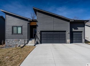 2800 Krejci Blvd, Blair, NE 68008