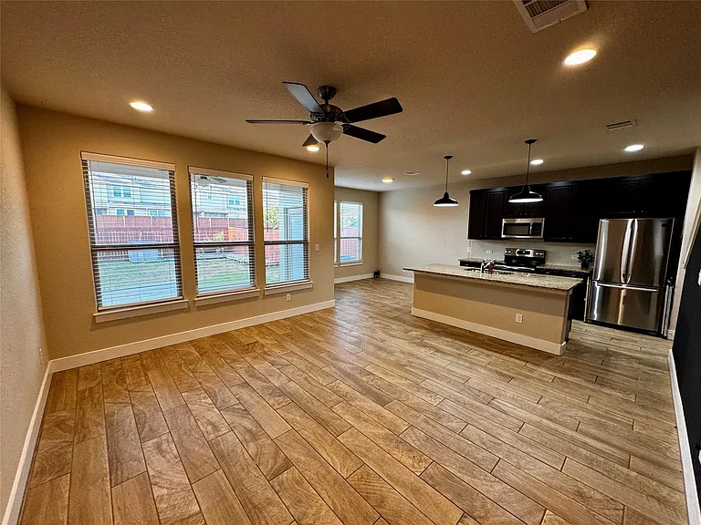 315 Madison Oaks Ave — Photo 2
