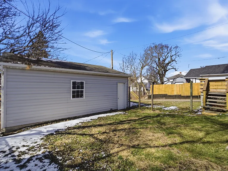 516 S Madriver St — Photo 33