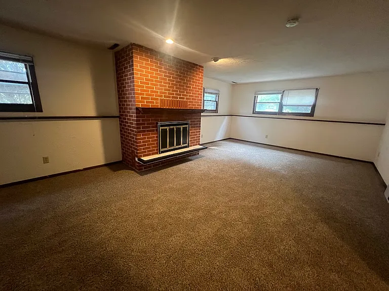 7313 Farmington Way — Photo 11