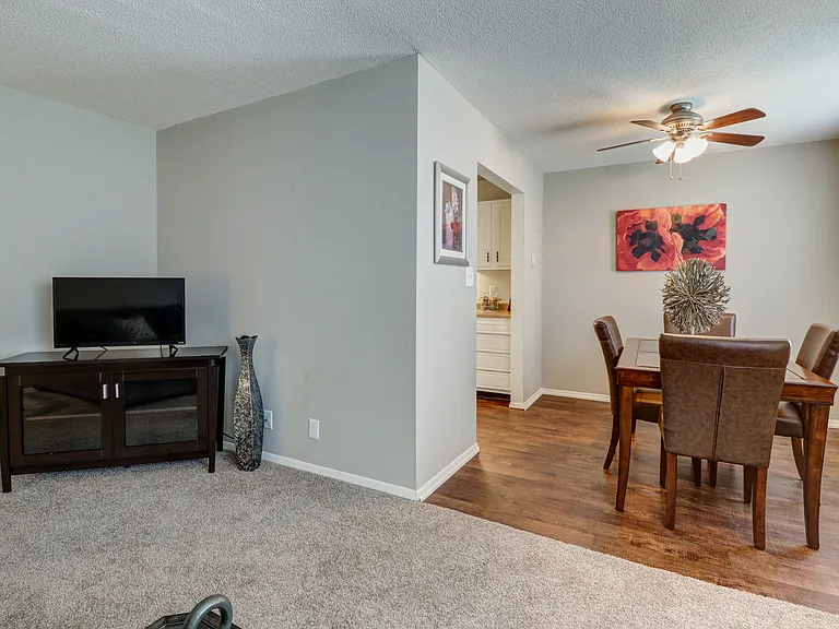 Diamond Valley Apartments — Photo 13