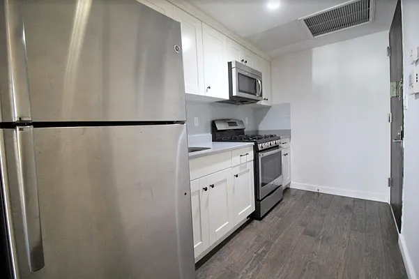 Rented by Hagstrom Management Inc | media 38