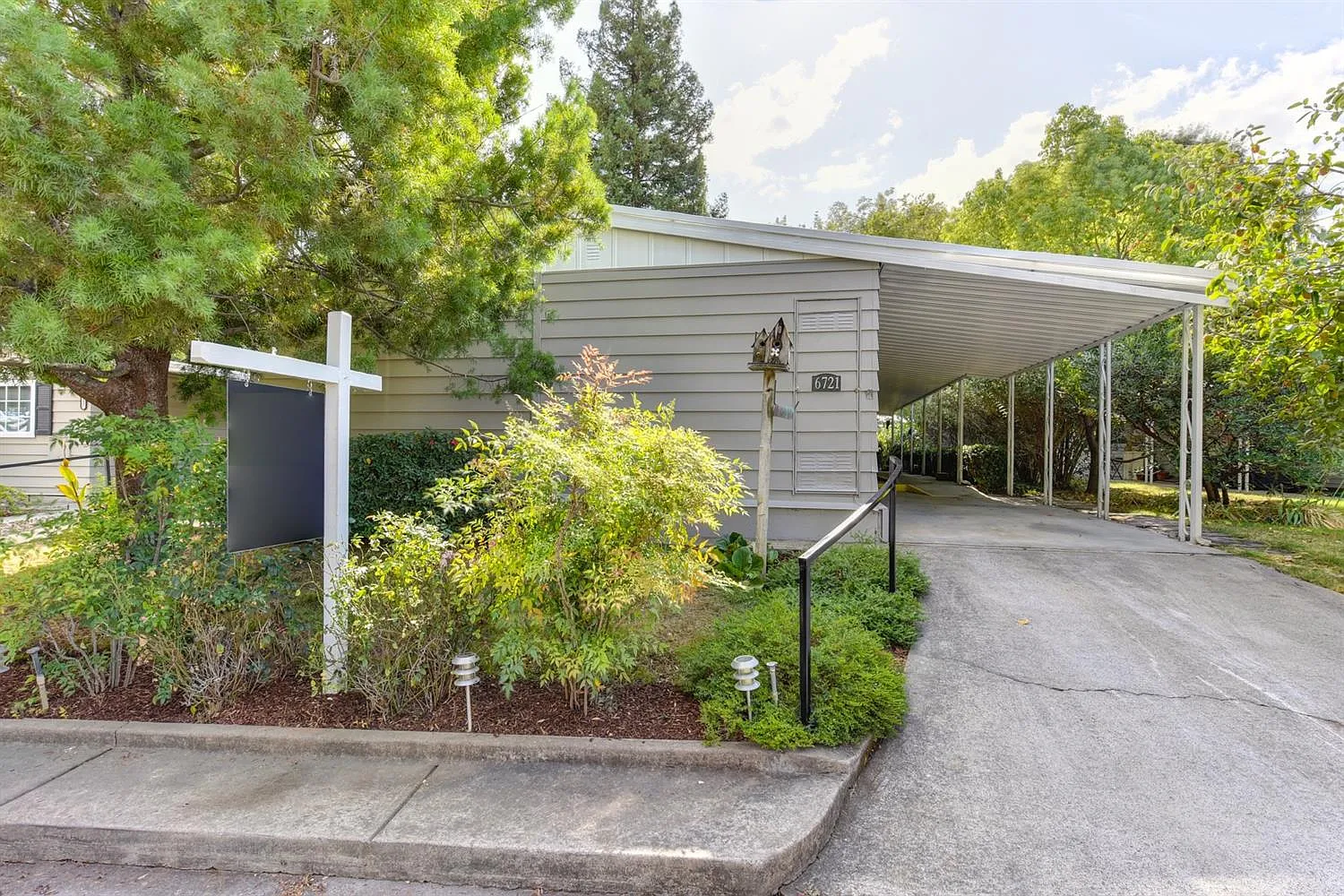 6721 Alden Ln photo 1
