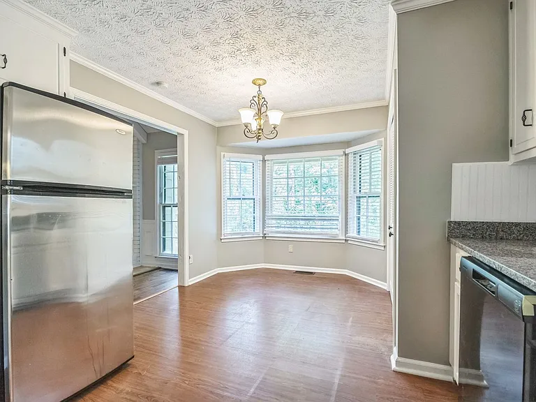 240 Brandenburgh Cir — Photo 11